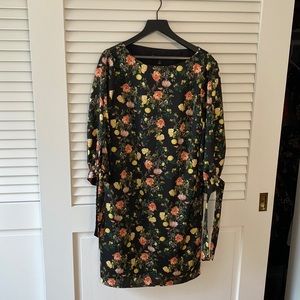 Banana Republic Floral Shift Dress with Bow Sleeve Detail. Size 2.